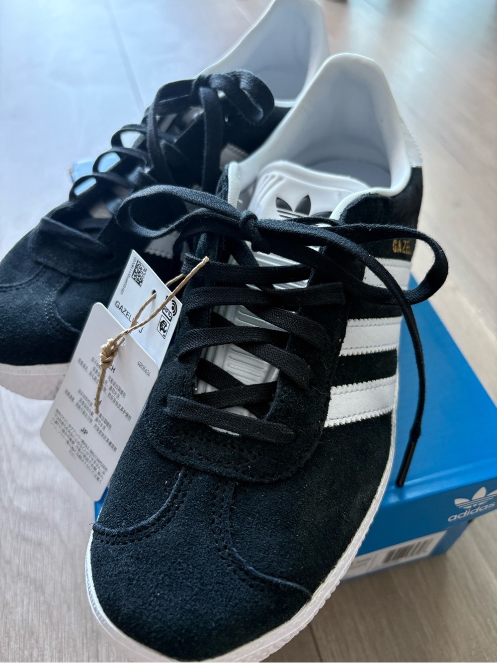 NWT Adidas Gazelle junior Black Suede Fashion Sneakers with box